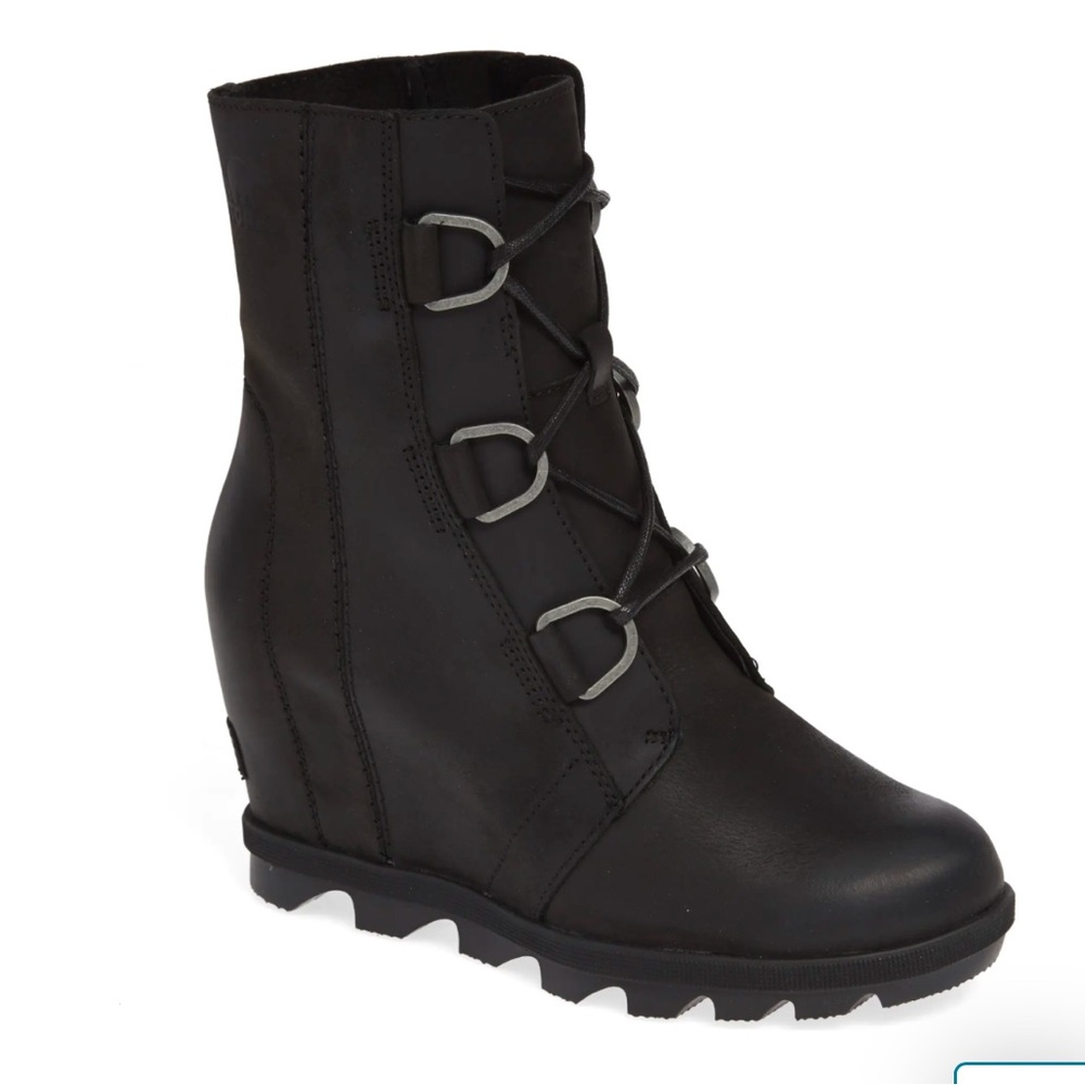 Joan of Arctic II Waterproof Wedge Boot (Women) Size 7. Lightly used.
